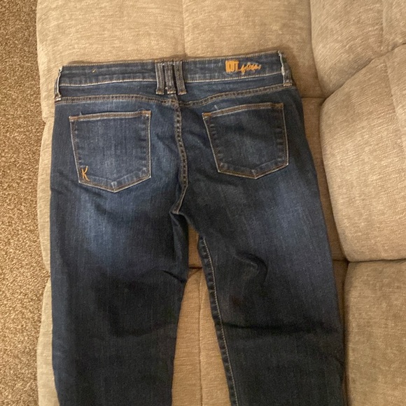 Kut from the Kloth size 8 jeans. Katy boyfriend, mid rise, Great condition - Picture 4 of 7